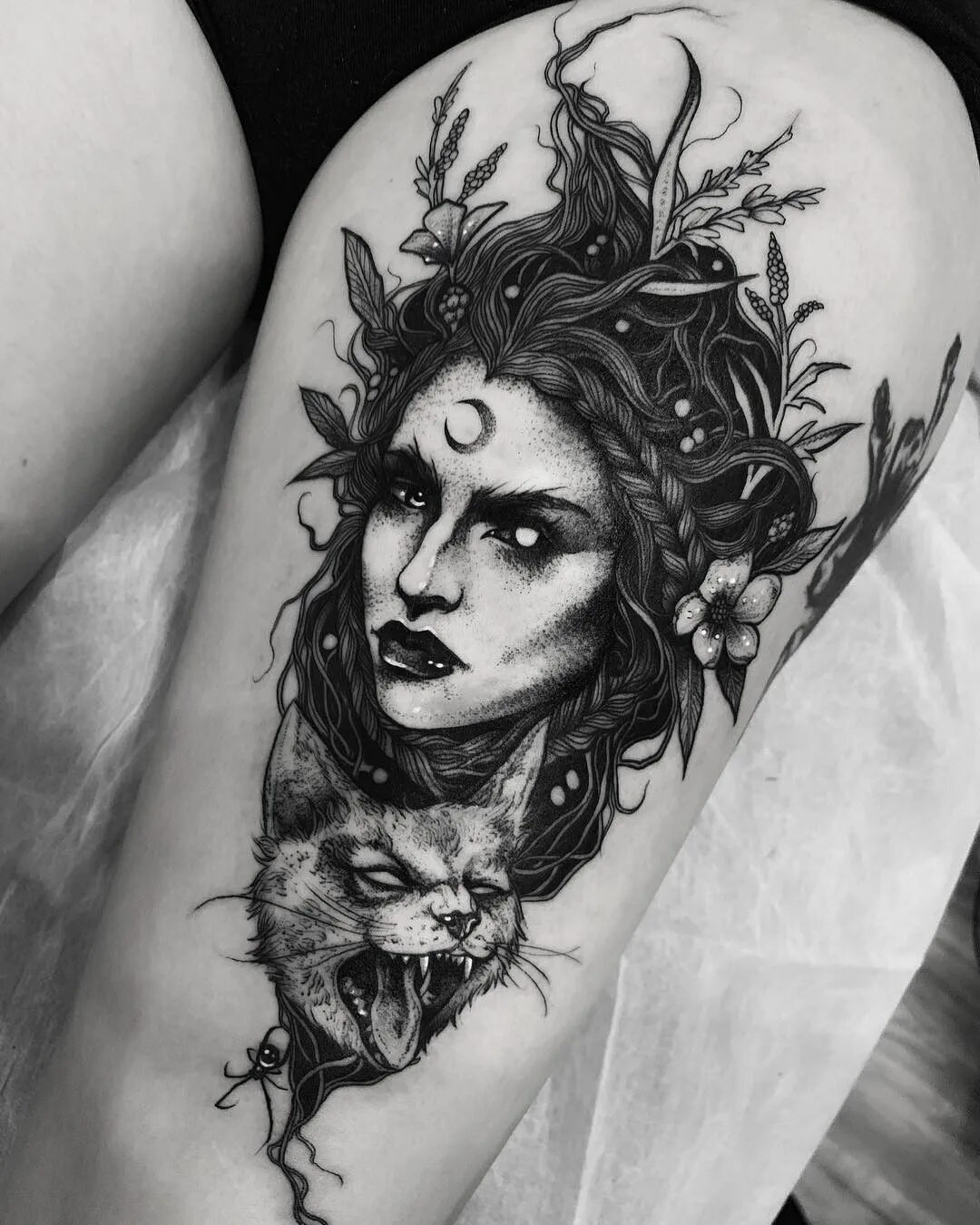 Тату для ведуньи. Тату ведьмочка. Татуировка ведьма. Тату ведьма на метле. Тату ведьма.