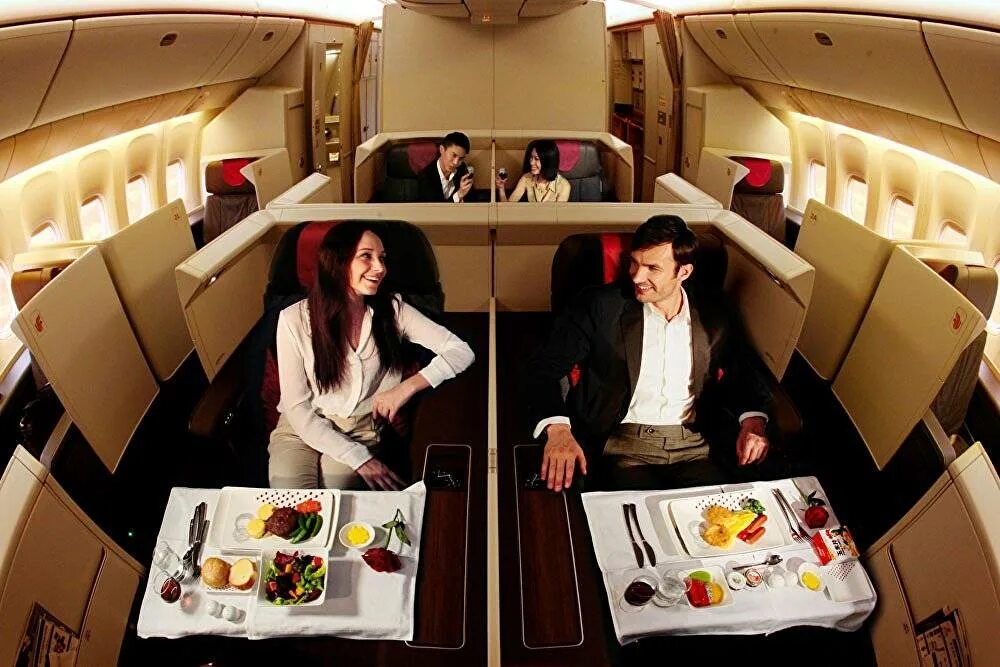 Класса бизнес можно на. Бизнес класс в самолете. Первый класс в самолете. Полет бизнес классом. Путешествие на частном самолете.
