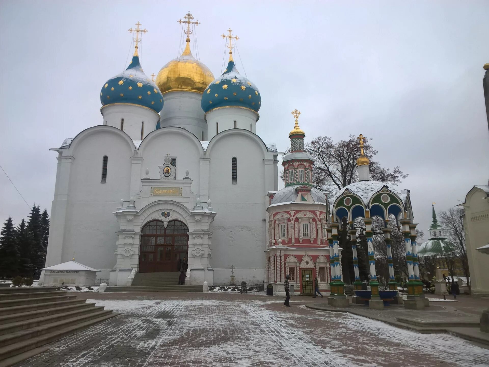 Сергиев посад достопримечательности троице сергиева лавра. Троице-сергиева лавра сергиев посад. Архитектурный ансамбль троице-сергиевой лавры. Город сергиев лавра. Троице-сергиева лавра сергиев посад.