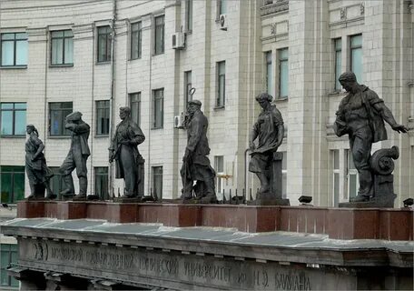 6 статуй