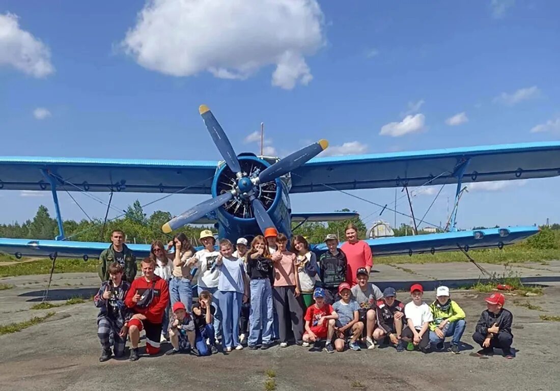 Самолёт АН-2. АН 2 фото. Экскурсии для школьников. Самолет в лагере Ленино.