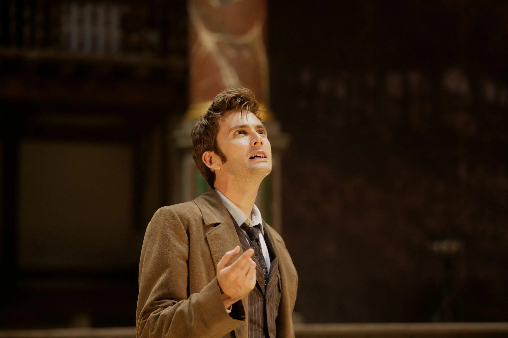 Популярный десятый. Генри кавилл варкрафт. Дэвид теннант десятый доктор. Десятый доктор. Дэвид теннант смешной.