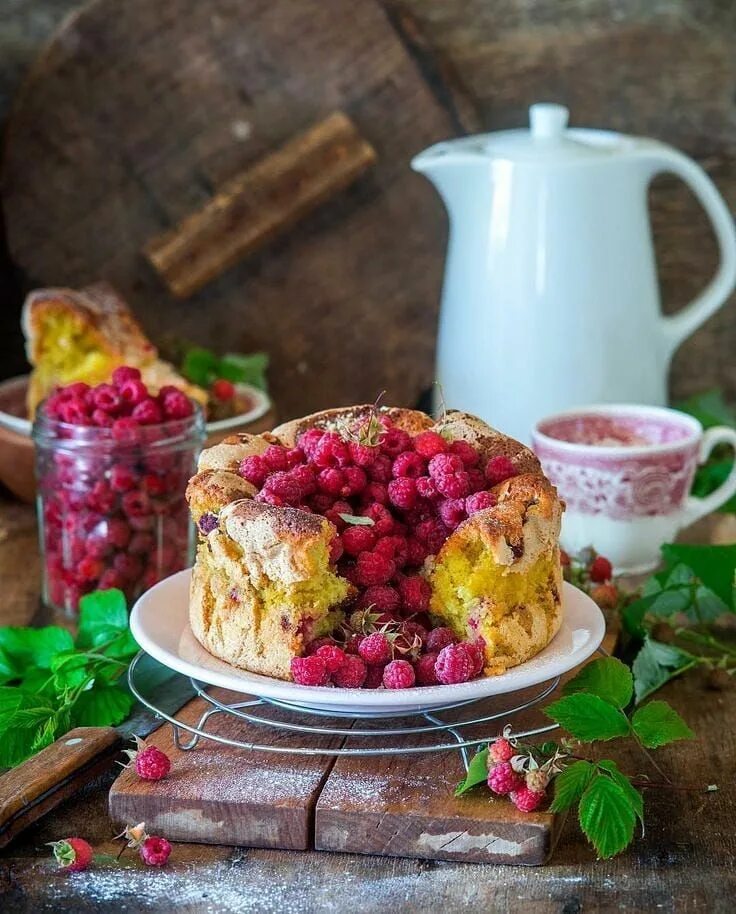 Вечер был вкусным. Чаепитие с тортиком. Чаепитие с тортом. Сладости к чаю. Угощения к чаю.