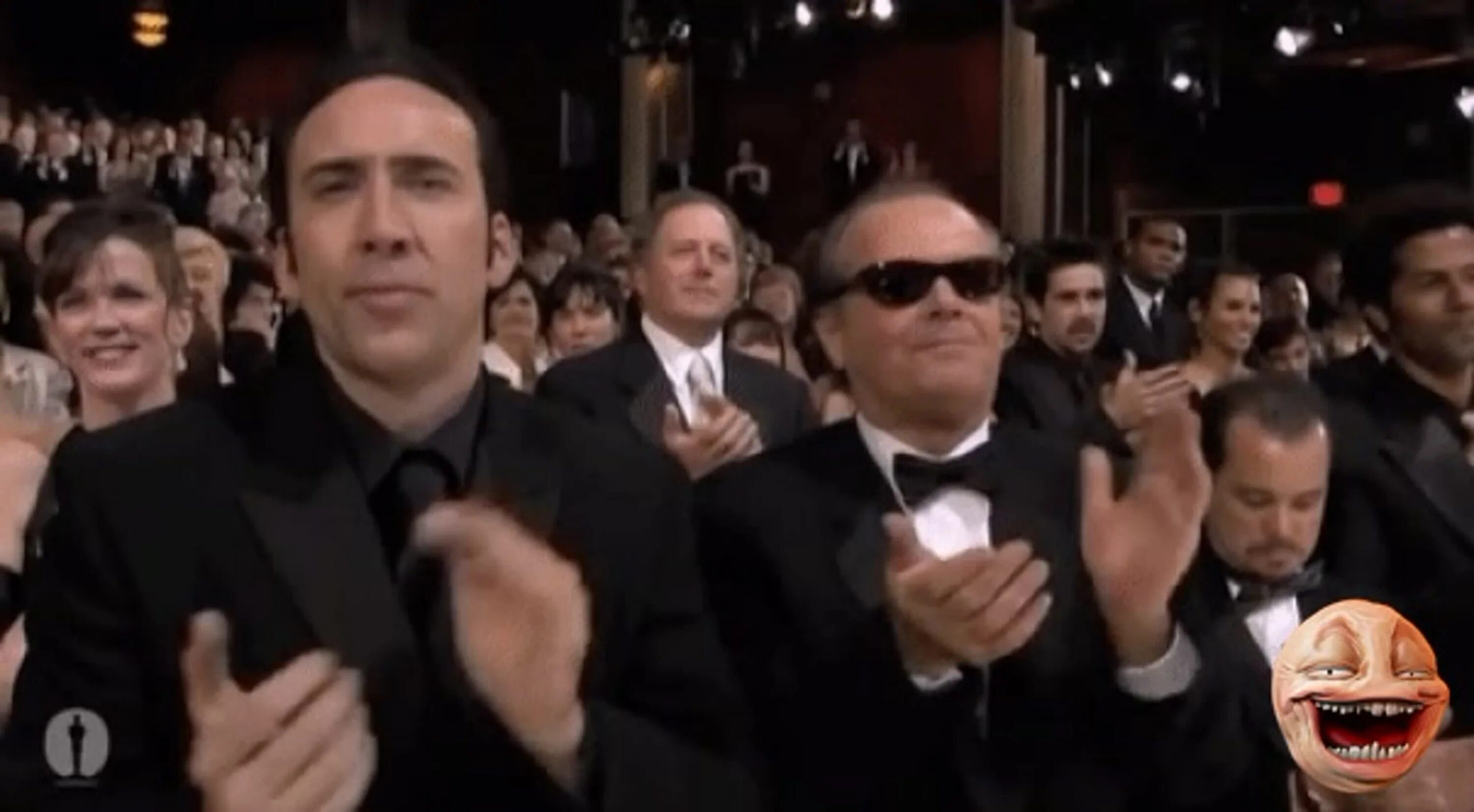 Восторженные зрители. Аплодирую стоя мем. Ди каприо хлопает. Аплодисменты стоя. Аплодирую стоя.