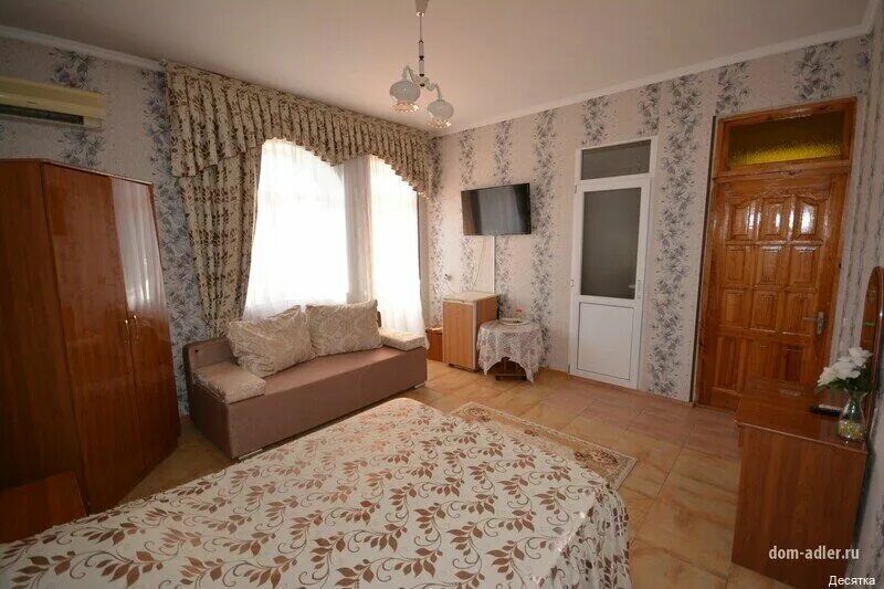 Свердлова 10а адлер. 90 роллов. Белое море пляж. Белое море летом. Ульянова 10 адлер.