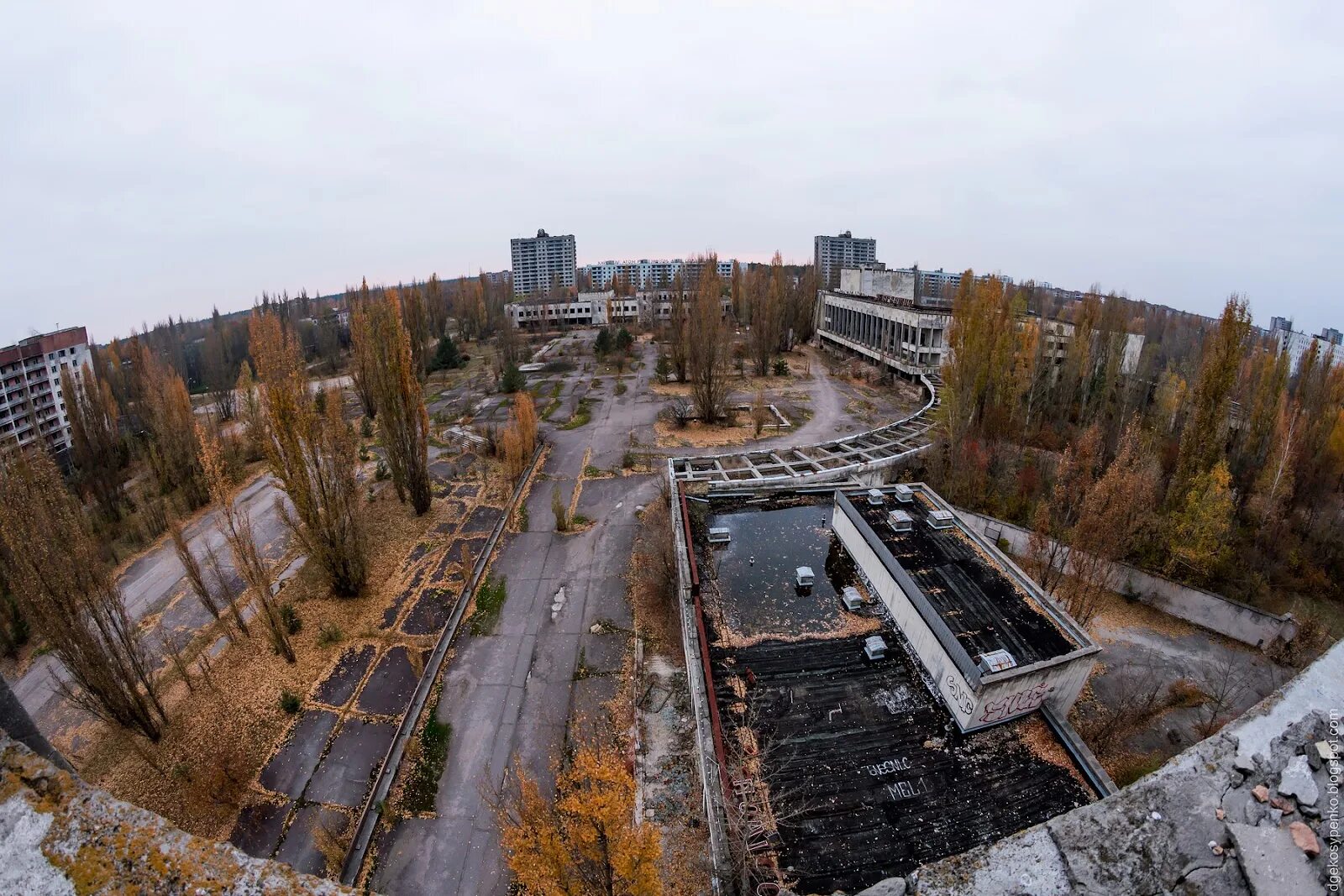 Chernobyl zone. Чернобыль зона отчуждения Припять. Припять Чернобыль ЧАЭС зона отчуждения. Чернобыль зона ЧАЭС. Зона отчуждения город Припять.