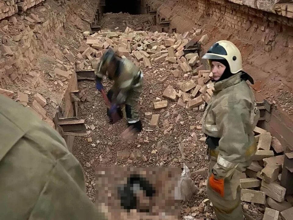 Трагедии на заводе. Кирпичный завод сызрань. несчастный случай на кирпичном заводе. кирпичный завод завалило мужчину.