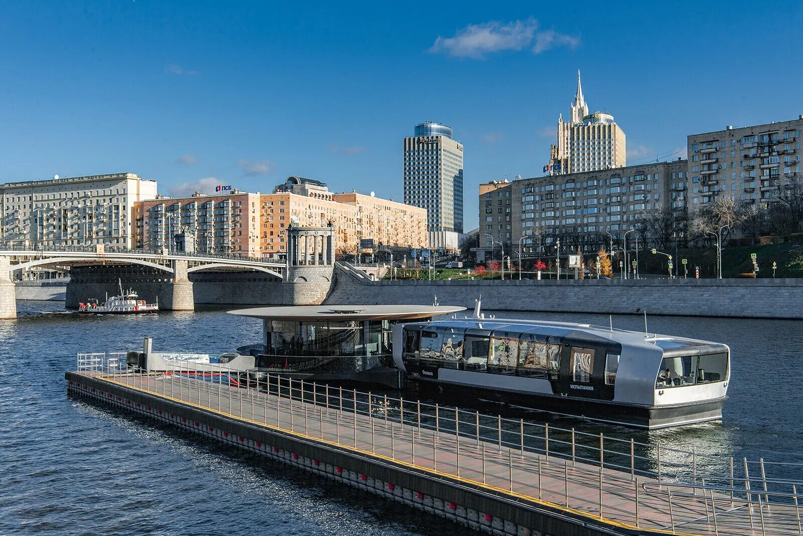 Речные электро трамвайчики в москве. Речной трамвайчик в Москве 2023. Речные трамвайчики Речной вокзал 2023. Москва река Речной трамвайчик. Речной трамвайчик в Москве Филька.