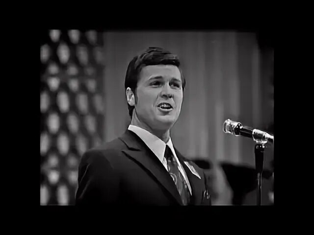 Русская коллекция хиты 70-х часть 1. Лев лещенко молодой. Не плачь, девчонка лев лещенко. Песня 1971 лещенко. Лев лещенко плачет.