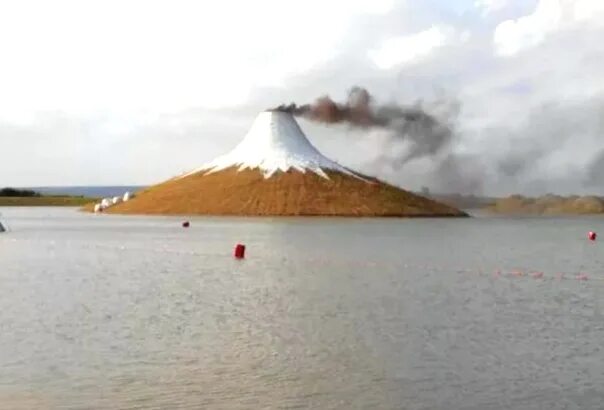 сказочный пляж сенгилеевское. база вулкан ставрополь. вулкан ставрополь. пляж вулкан ставрополь сенгилеевское. сенгилеевское водохранилище ставропольский край.