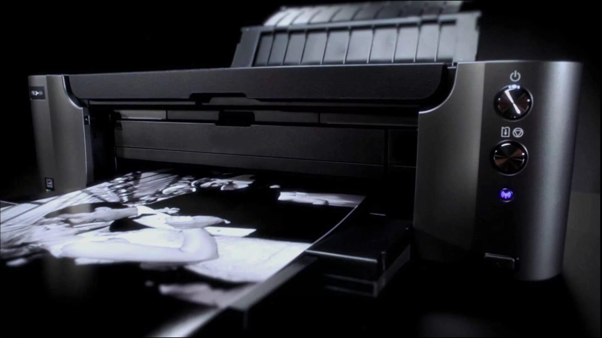 Принтер Canon серый. Canon Inc принтер. Принтер Кэнон лазерный серый. Принтер на черном фоне