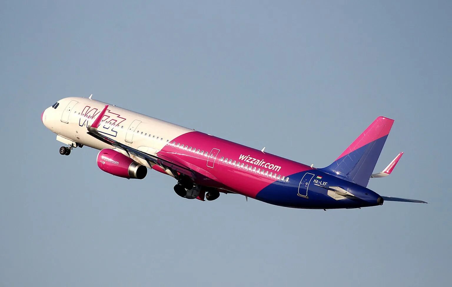 Самое эйр. Визаир Wizzair самолет. A321 Wizz Air. Wizz Air Авиапарк. Авиакомпания Wizz Air полет.