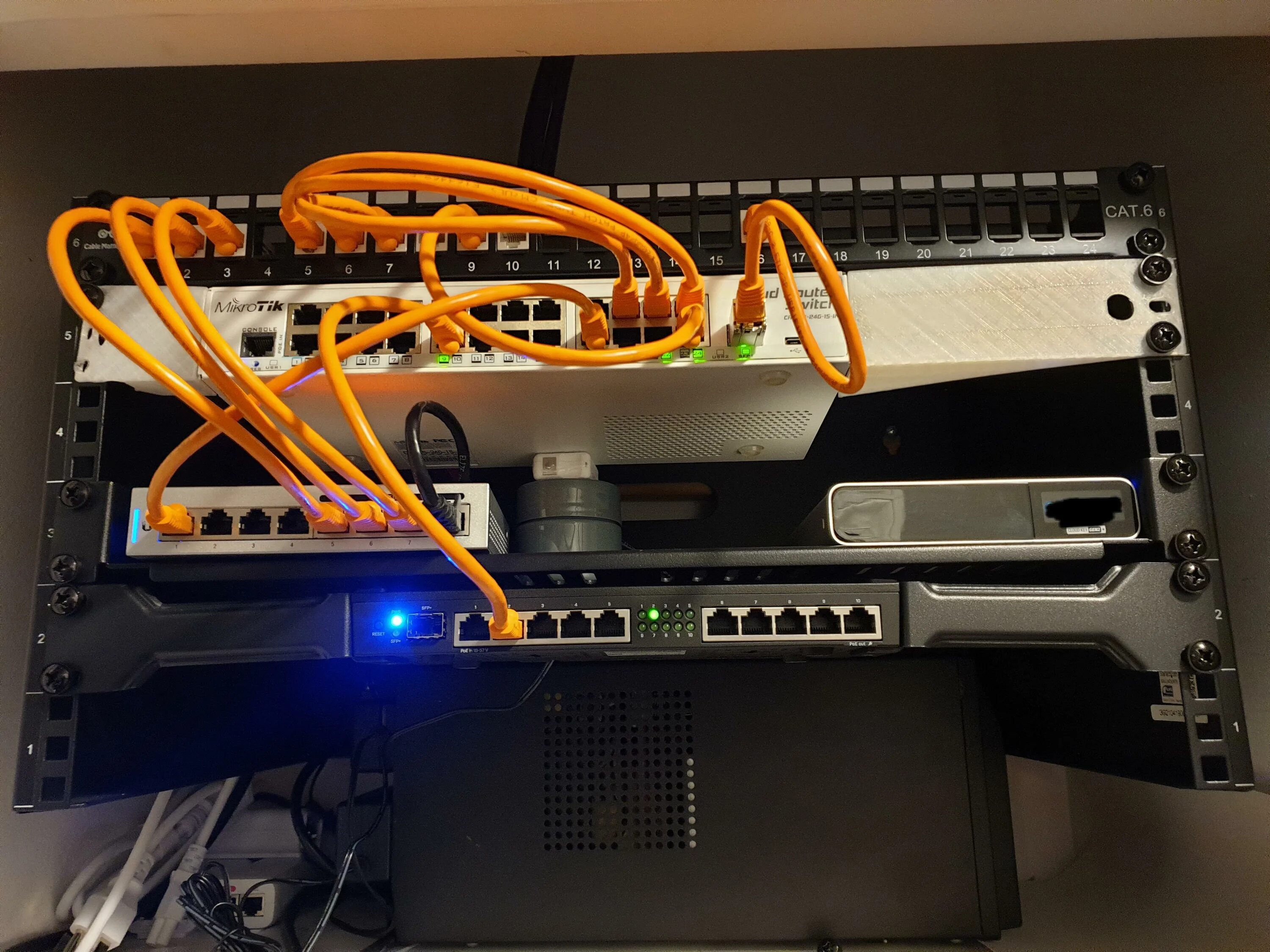 Mikrotik 4011. Mikrotik rb4011. маршрутизатор mikrotik rb4011igs+rm. rb4011igs+5hacq2hnd. mikrotik 4011 wifi.