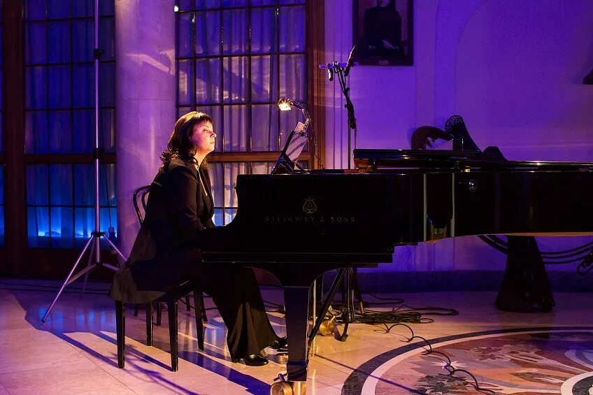 болеро. хохлова эльвира новая опера. алексей татаринцев певец. новая опера колобова. музыка новая опера.