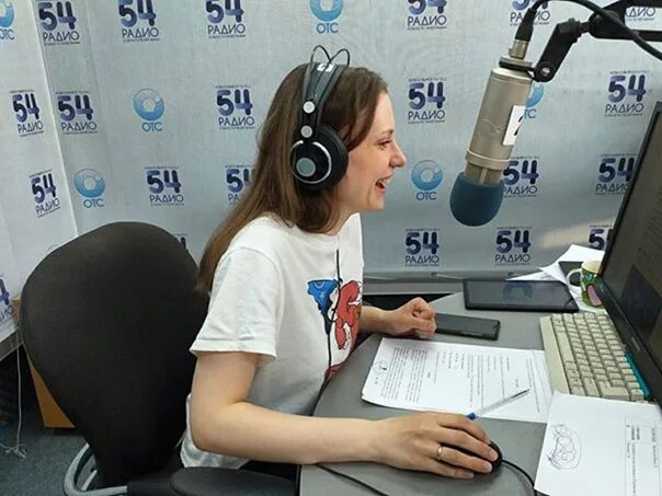 Радио 54 новосибирск 106.2. Ведущие радио 54. Радио Новосибирск. Радиовещание Новосибирск. Ведущие русского радио Новосибирск.