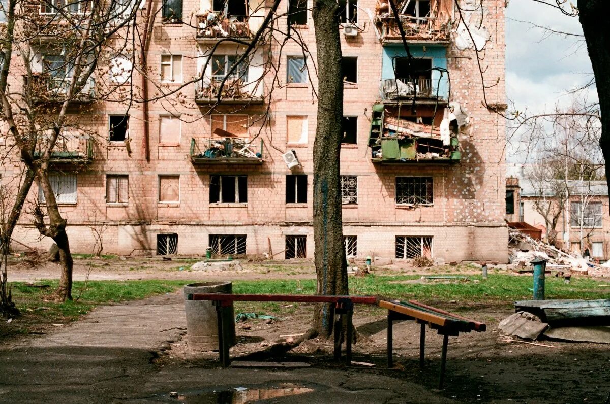 Военные пятиэтажки. Разрушенный город. Красногоровка Донецкая область.