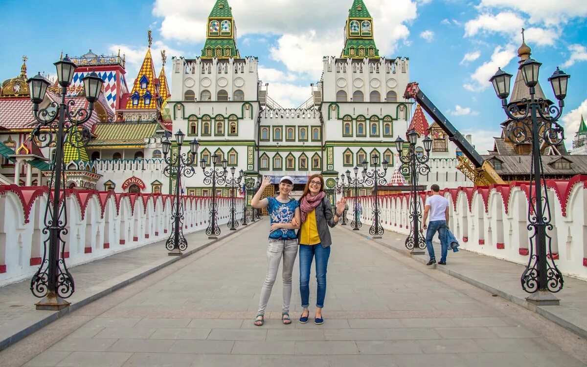 Измайловский кремль. Измайловские люди. Вернисаж в битцевском парке. Русское подворье кремль в измайлово. Измайловские люди.