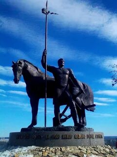 Памятник первопоселенец