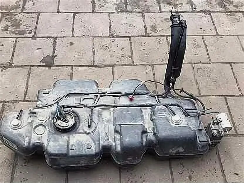 Топливный бак фольксваген т4 дизель. Топливный бак фольксваген т4 грузовой. Топливный бак на фольксваген в5 дизельный. Топливный бак фольксваген т4. Vw t4 топливный бак.