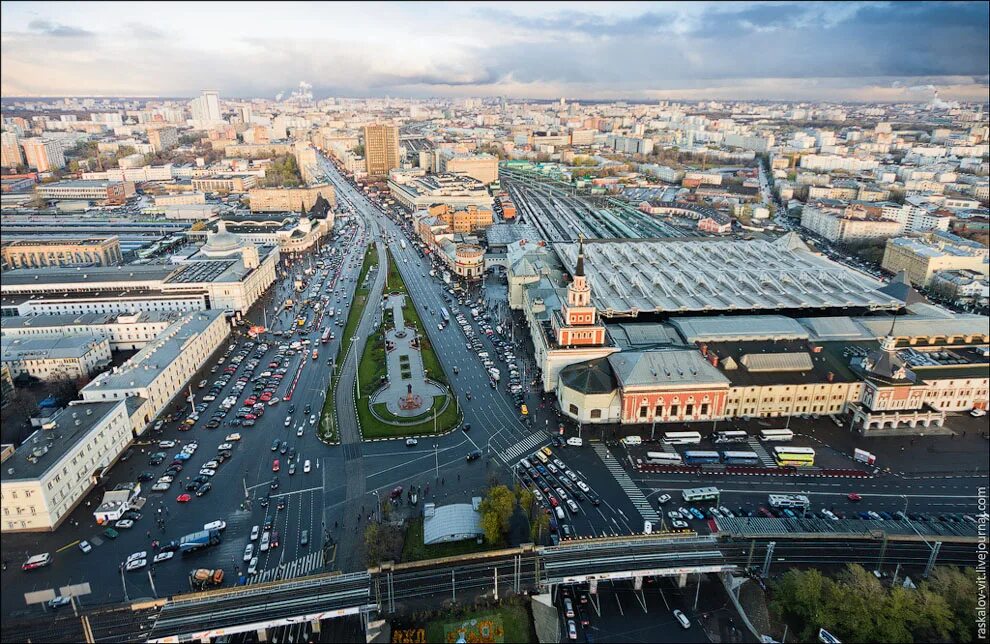 Комсомольская площадь сегодня. Москва три вокзала комсомольская площадь. казанский вокзал комсомольская площадь. площадь трёх вокзалов в москве казанский вокзал. три вокзала казанский ленинградский ярославский.