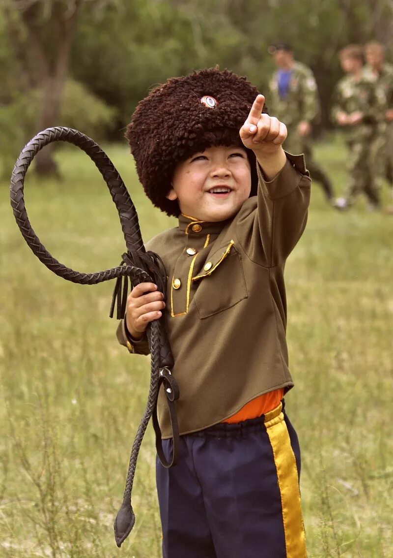 Костюм казака для мальчика. Мальчик казак. Казак и казачка и казачонок. Костюм казака для мальчика. Мальчик казак.