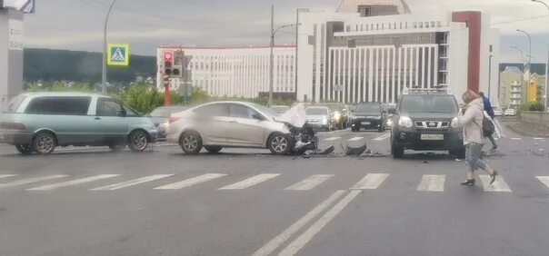 Проезд регион. Регион 42 кемерово. дтп утром на октябрьском проспекте кемерово.