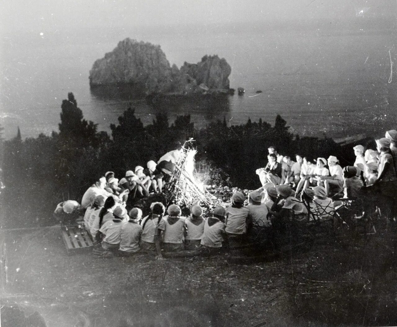 Артек в 1925 году. Таксомотор рено 1925. Июнь 1925 года. Артек 1925. 21 июня 1925.