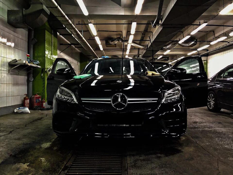 Ремонт автомобилей мерседес. Мерседес Бенц мойка. AMG мойка на Вавилова. C43 AMG мойка радиатора. Автомойка Мерседес.