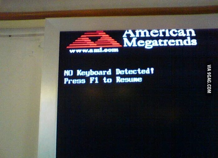 American MEGATRENDS no Keyboard detected. Keyboard not found Press f1. Keyboard Error. Мемы про no Keyboard detected.