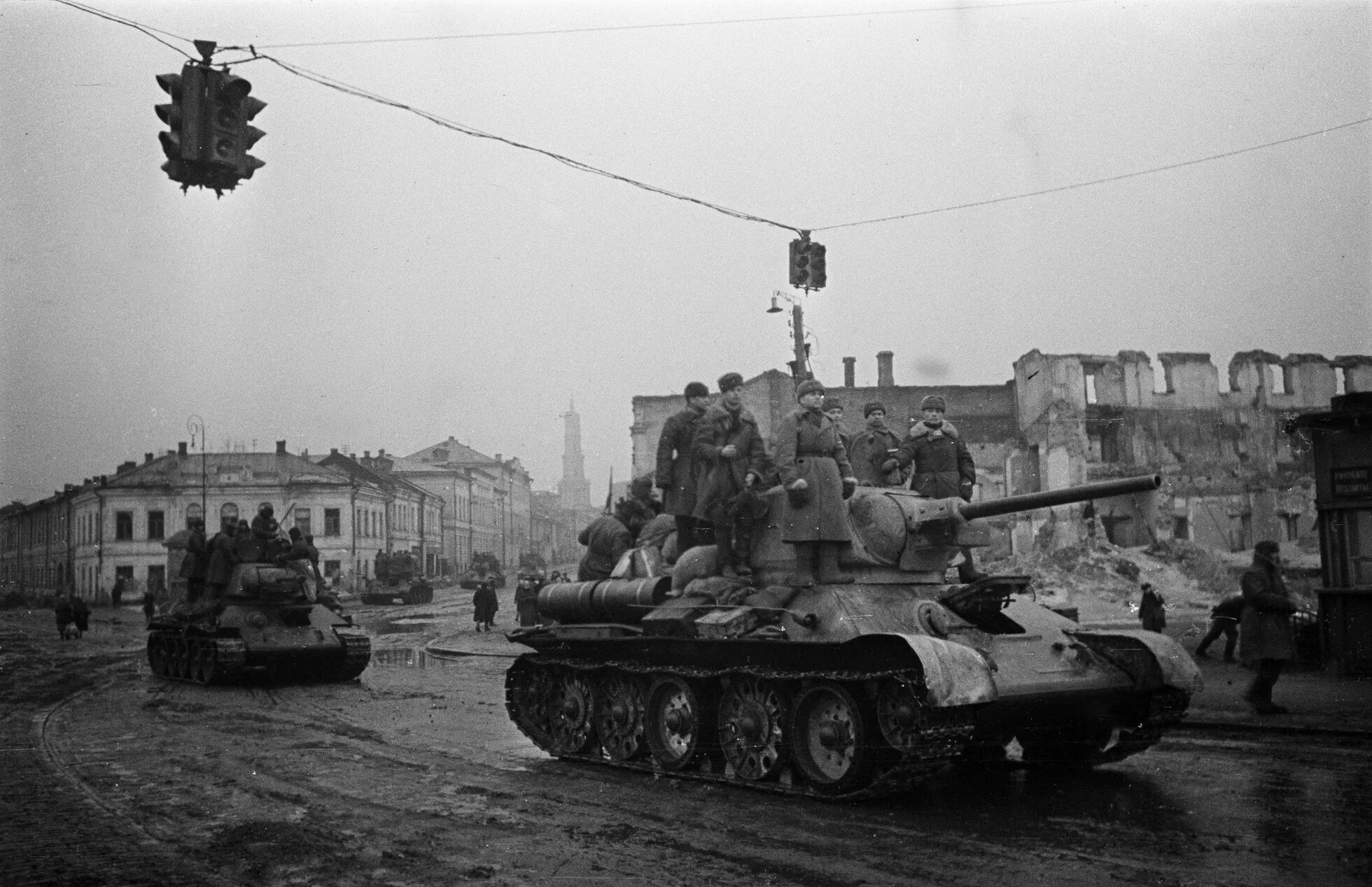 Харьковская военная операция. Битва Харьков 1943. Т-34 Харьков 1943. Харьков 1943 год.