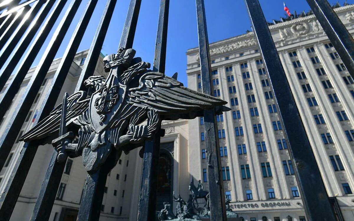 Ministry of justice. Минобороны здание Министерства обороны РФ. Минобороны России Министерство обороны России zdanie. Министерство обороны Российской Федерации ворота. Штаб квартира министра обороны России.