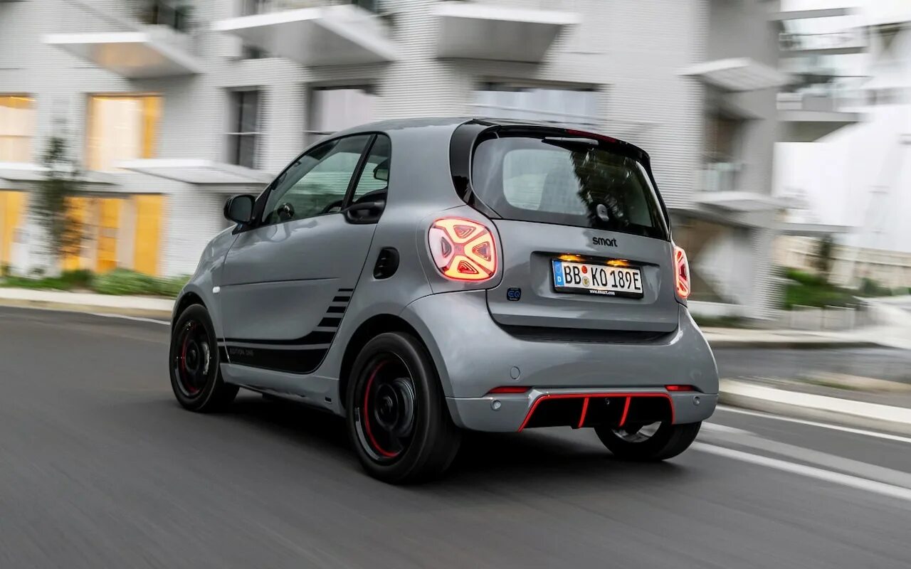 Smart white. Smart Fortwo 453 белый. Smart Fortwo 453 Edition 1. Смарт Мерседес Fortwo 2020 багажник. Smart Fortwo Forfour.