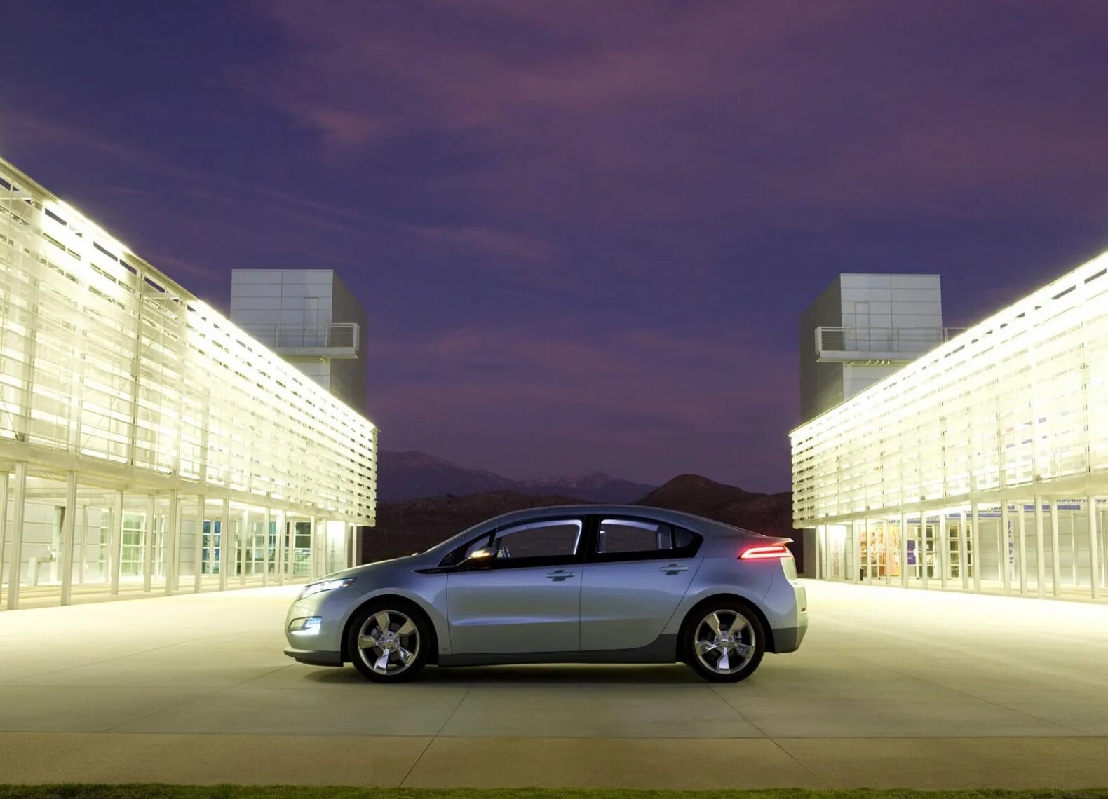 Chevrolet Volt. Chevrolet Volt 2011. Шевроле вольт гибрид. Шевроле вольт 2009.