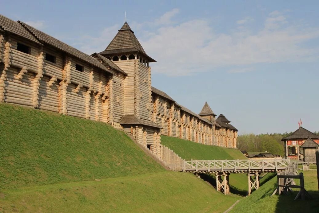 Древний русский киев. Древний деревянный Кремль, г. Киев, парк «Киевская Русь». Парк Киевская Русь Форт. Замки Киевской Руси. Достопримечательности Украины парк Киевская Русь.