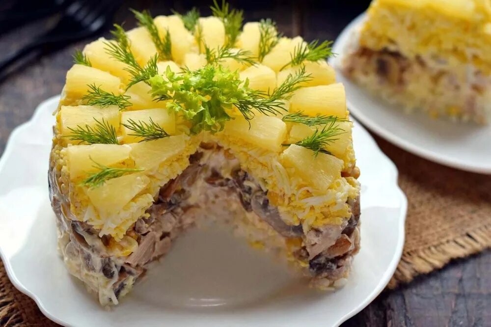 Салат куриный торт повар ру. Торт курица салат. Салатный торт. Салат курочка ряба фото. Закусочный торт калинина наталья.