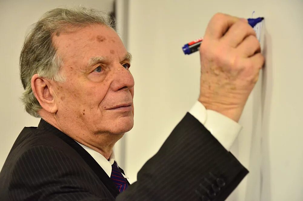 Портрет жорес иванович алферов. Алферов нобелевский лауреат. Алферов нобелевский лауреат. Жорес иванович алферов 2000 нобелевскую премию. Жорес иванович алфёров нобелевская премия.