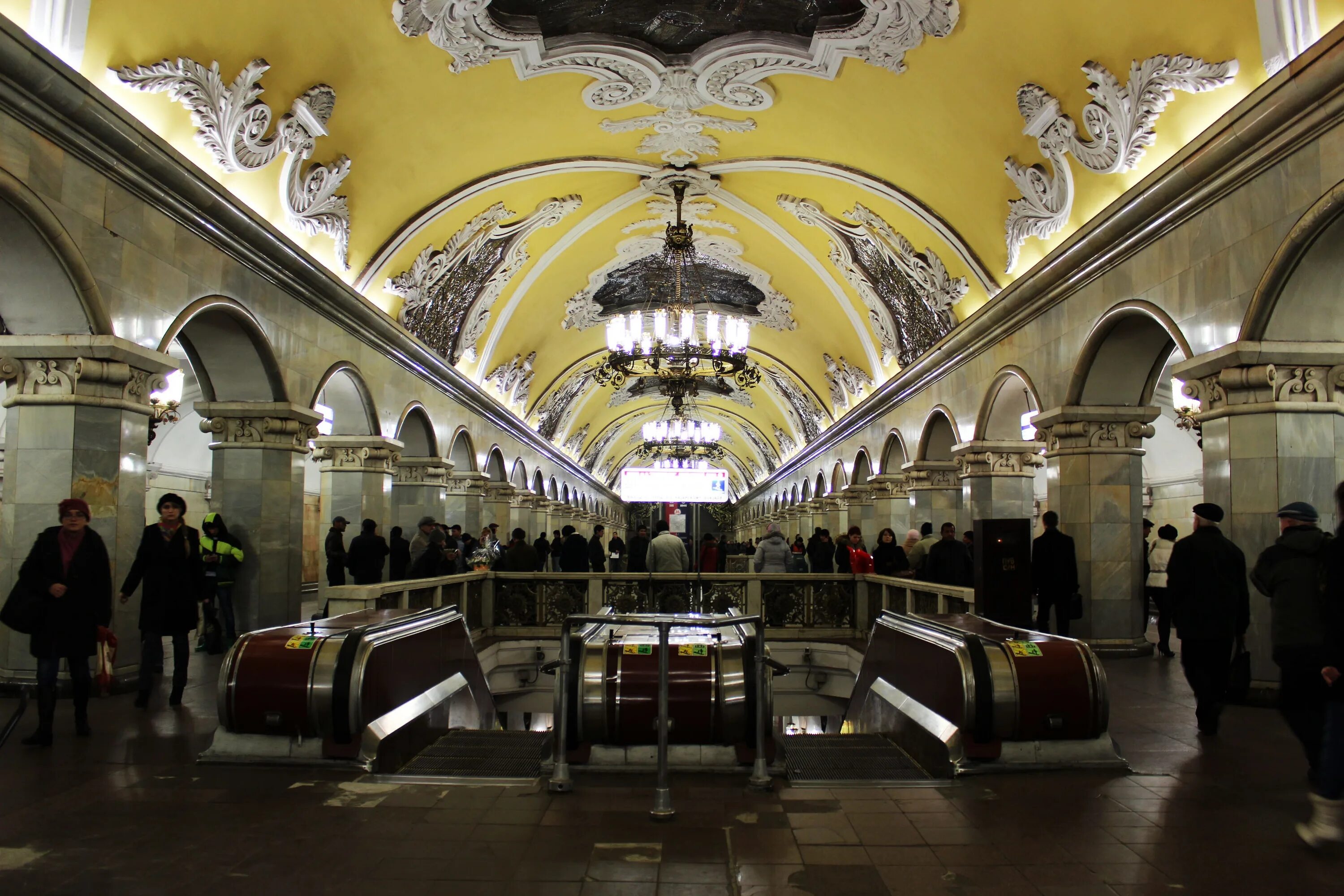 Станция метро Комсомольская. Московский метрополитен станция Комсомольская. Станция Комсомольская Кольцевая. Комсомольская (станция метро, Кольцевая линия).