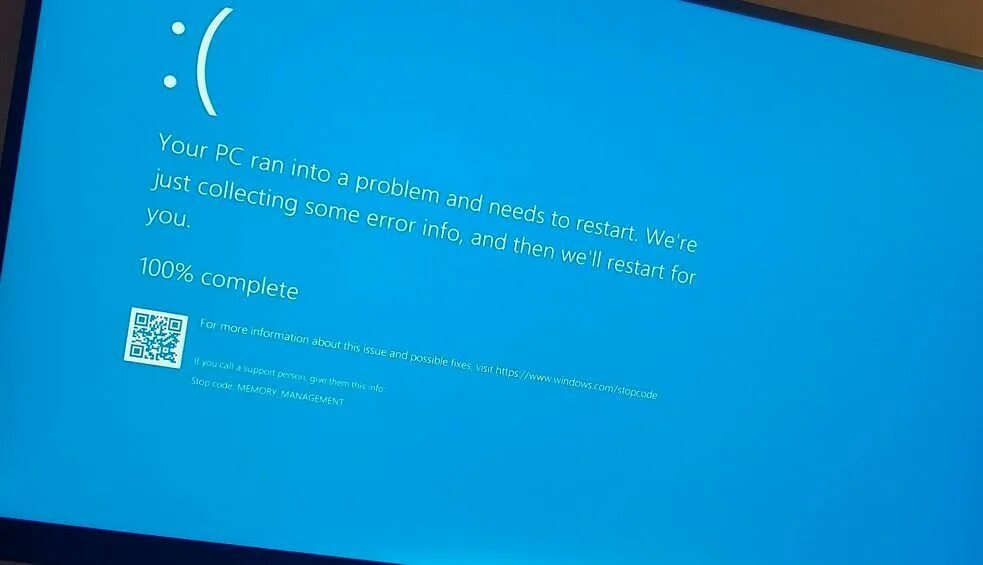 Синий экран. Синий экран виндовс 10. Экран смерти Windows 10. Синий экран виндовс 10 Memory_Management. Memory management windows 10 исправляем