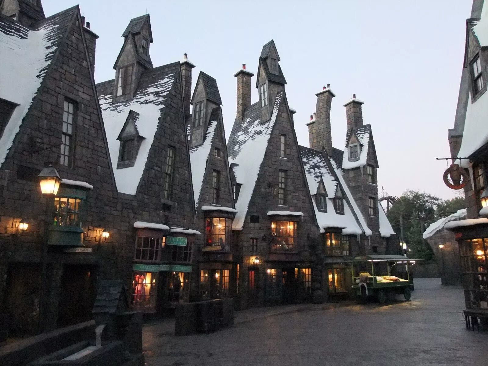 Harry potter визит в деревню хогсмид. Хогсмид гарри поттер. деревня хогсмид гарри поттер. хогвартс деревня хогсмид. деревня хогсмид гарри поттер арт.