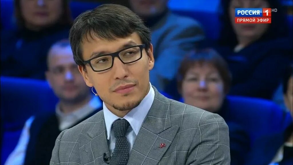 политологи в очках. дмитрий абзалов 2022. дмитрий абзалов. эксперт дмитрий абзалов. абзалов дмитрий габитович.
