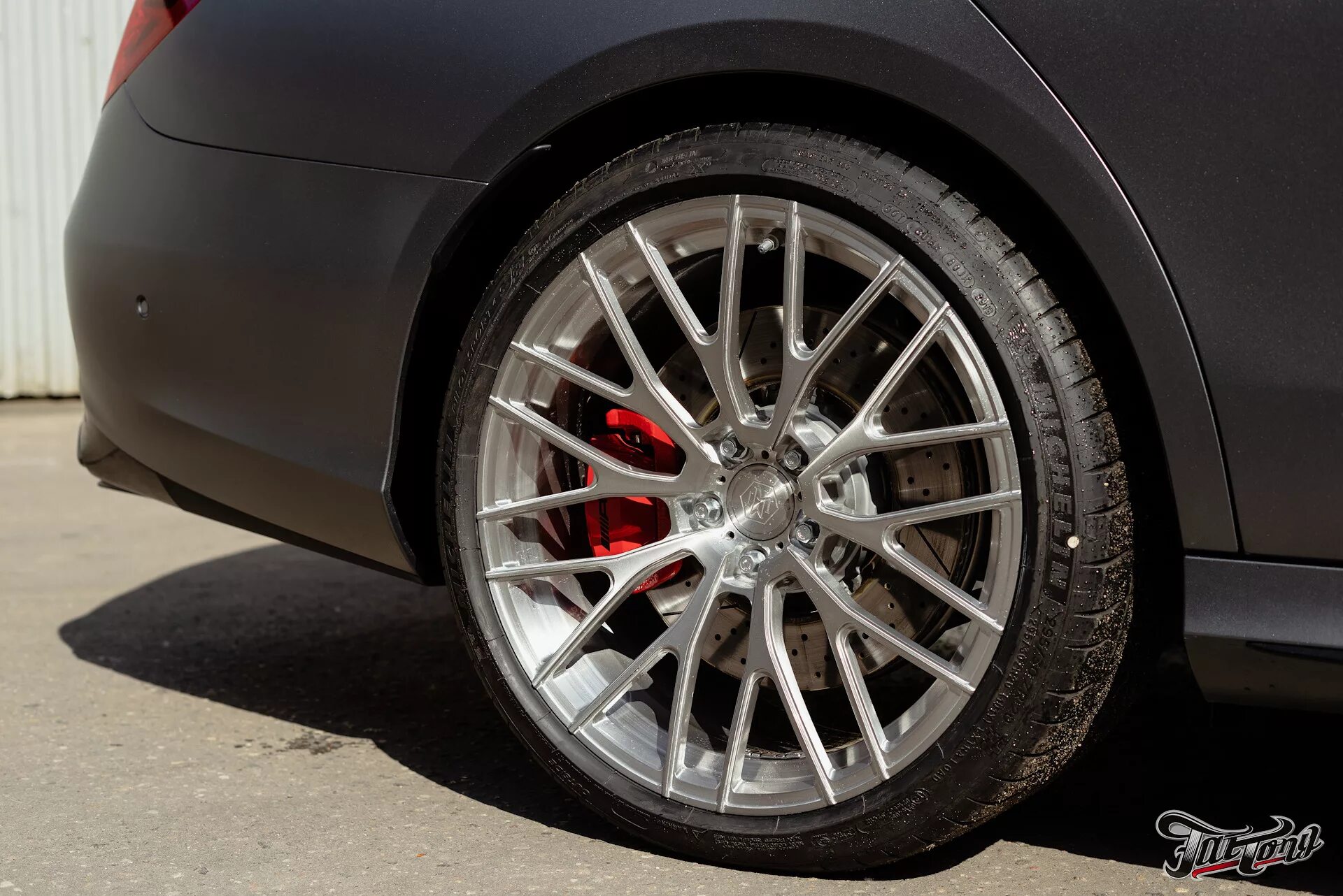 20е диски на 570. 20е диски амг. 20е диски momo. Диски на е63 213. 20е диски амг.