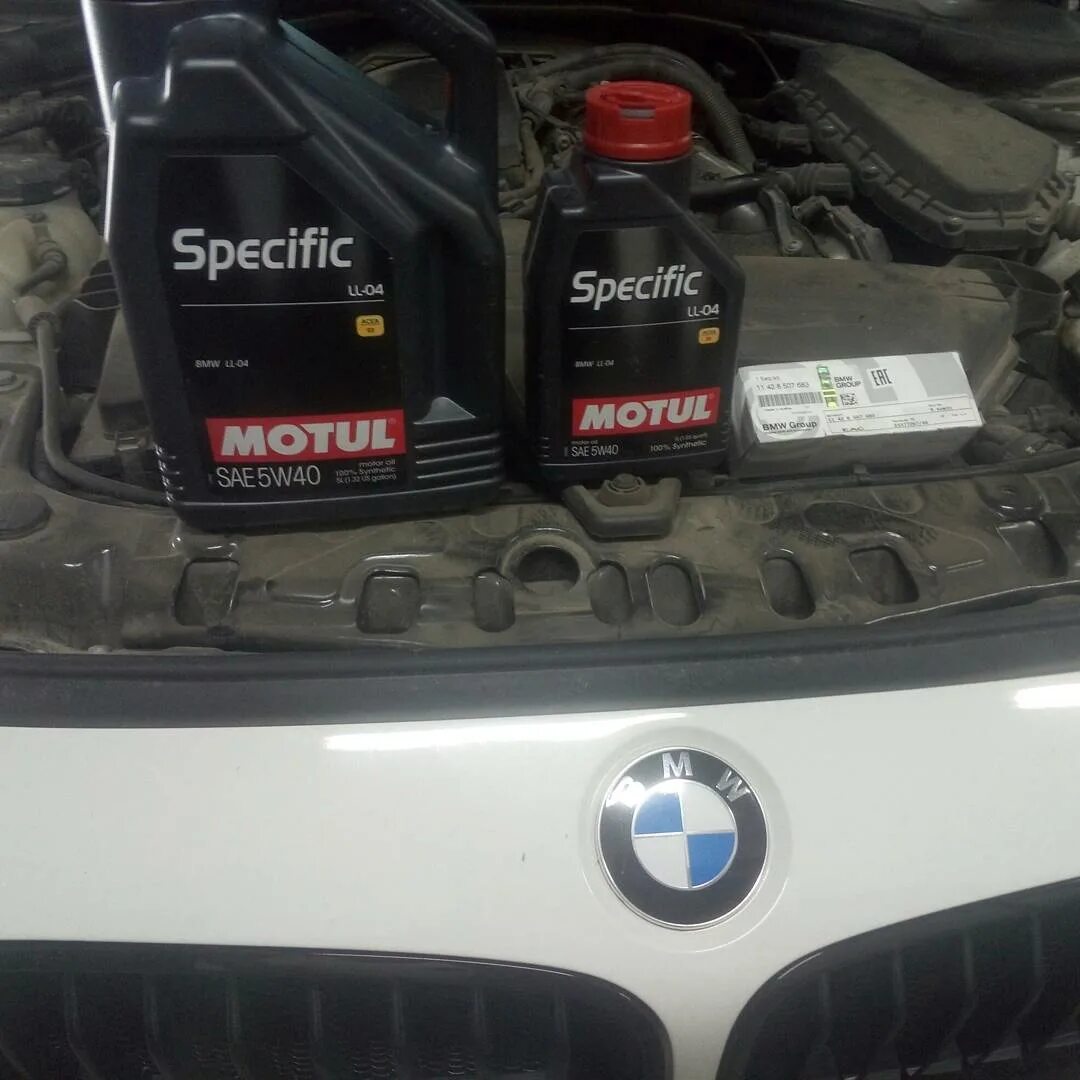 Масло BMW f30 дизель Motul. Замена масла БМВ ф30 бензин 2л. Замена масла BMW f20. Функция декоративная крышка двигателя на БМВ ф30 бензин. Завел без масла