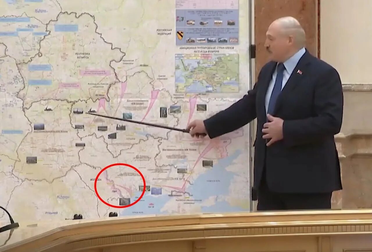 Я сейчас покажу откуда готовилось нападение. Лукашенко карта Молдова. Карта нападения на Беларусь Лукашенко. Карта Лукашенко нападения на Украину. Лукашенко показывает карту.