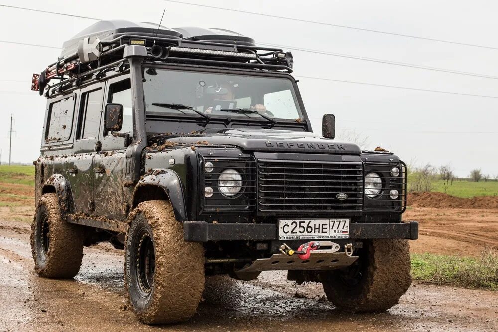 Defender 323. Дефендер 90 для бездорожья. Надежность Дефендер 110. Дефендер 110 на 32 колесах. Defender 110 в России.