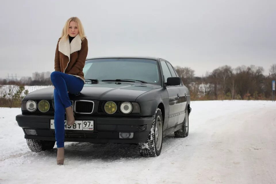 БМВ е34 зима. БМВ e34 зимой. BMW e34 и девушки. BMW e36 бандитка. Хочу бэху песня