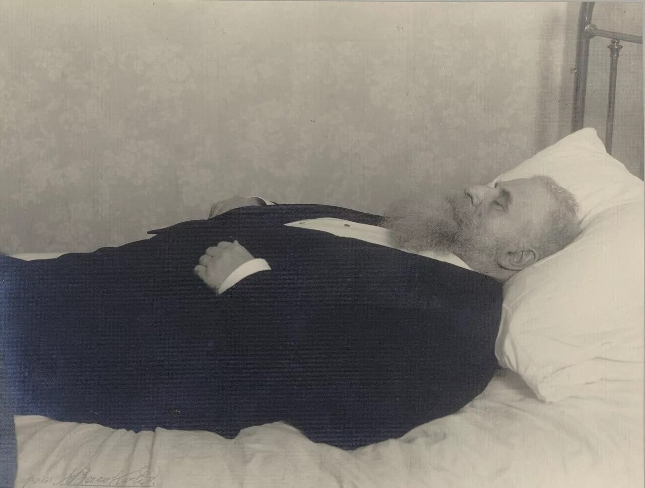 Кропоткин петр алексеевич похороны. Отто фон бисмарк на смертном одре. Виктор гюго смерть. Александр блок на смертном одре. Иоанн павел ii на смертном одре.