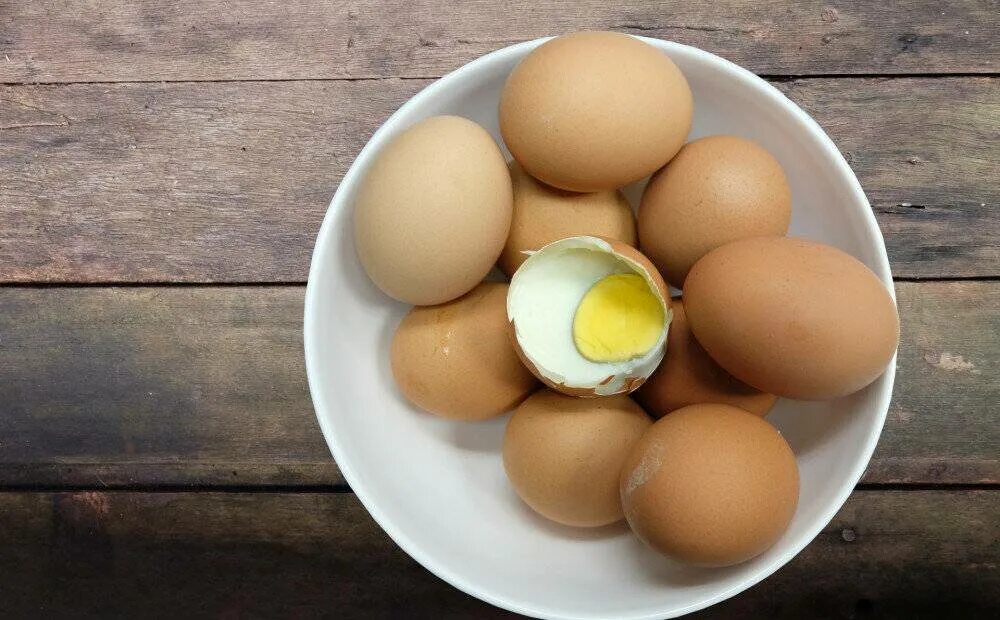 Куриное яйцо собаке. Яйцо куриное пищевое. Яйцо (пищевой продукт). Съедобные яйца. Курица с яйцами.