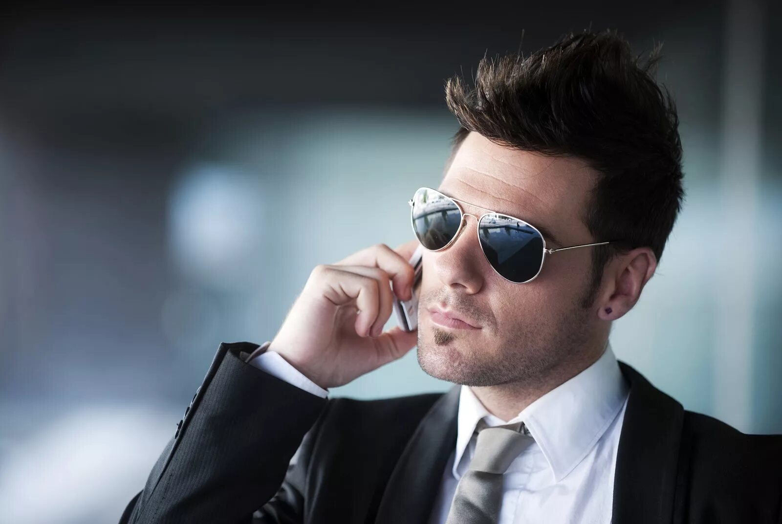 Серьезный бизнесмен. Человек в деловом костюме. Серьезный бизнесмен. Серьезный бизнесмен. Успешный мужчина.