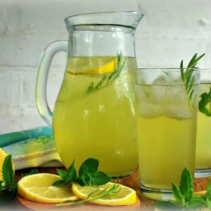 Лимонад из лимонов и сахара. Домашний лимонад Тархун. Лимонад Тархун лимон. Лимонад яблоко Тархун. Тархун сок.