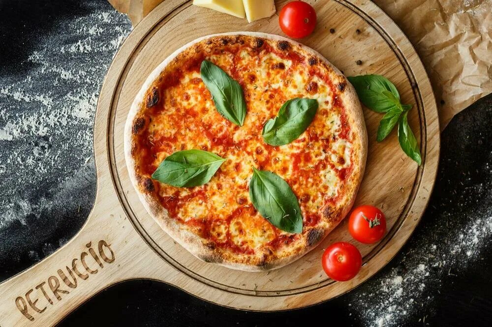 Пицца кальцоне. Петручио пермь пицца. Монтанара паста. Пицца 21 см. Пицца паста пермь.